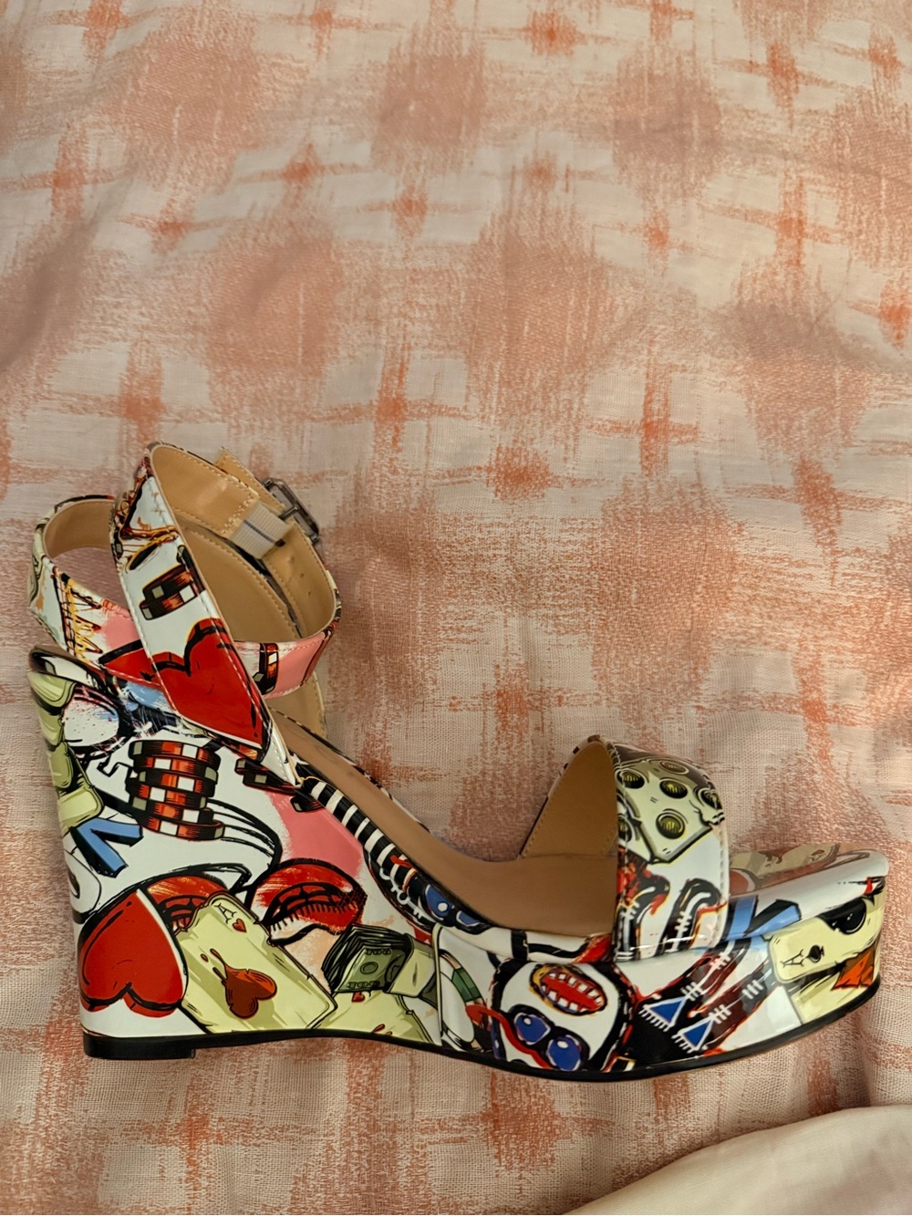 Women's Graphic Heart Print Wedge Sandals - White Multi